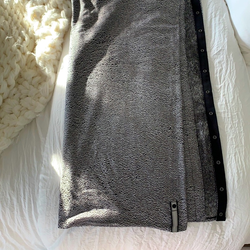 Lululemon scarf black and white